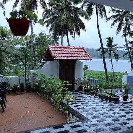 Kovalam Lake View Villa Vellayani Экстерьер фото