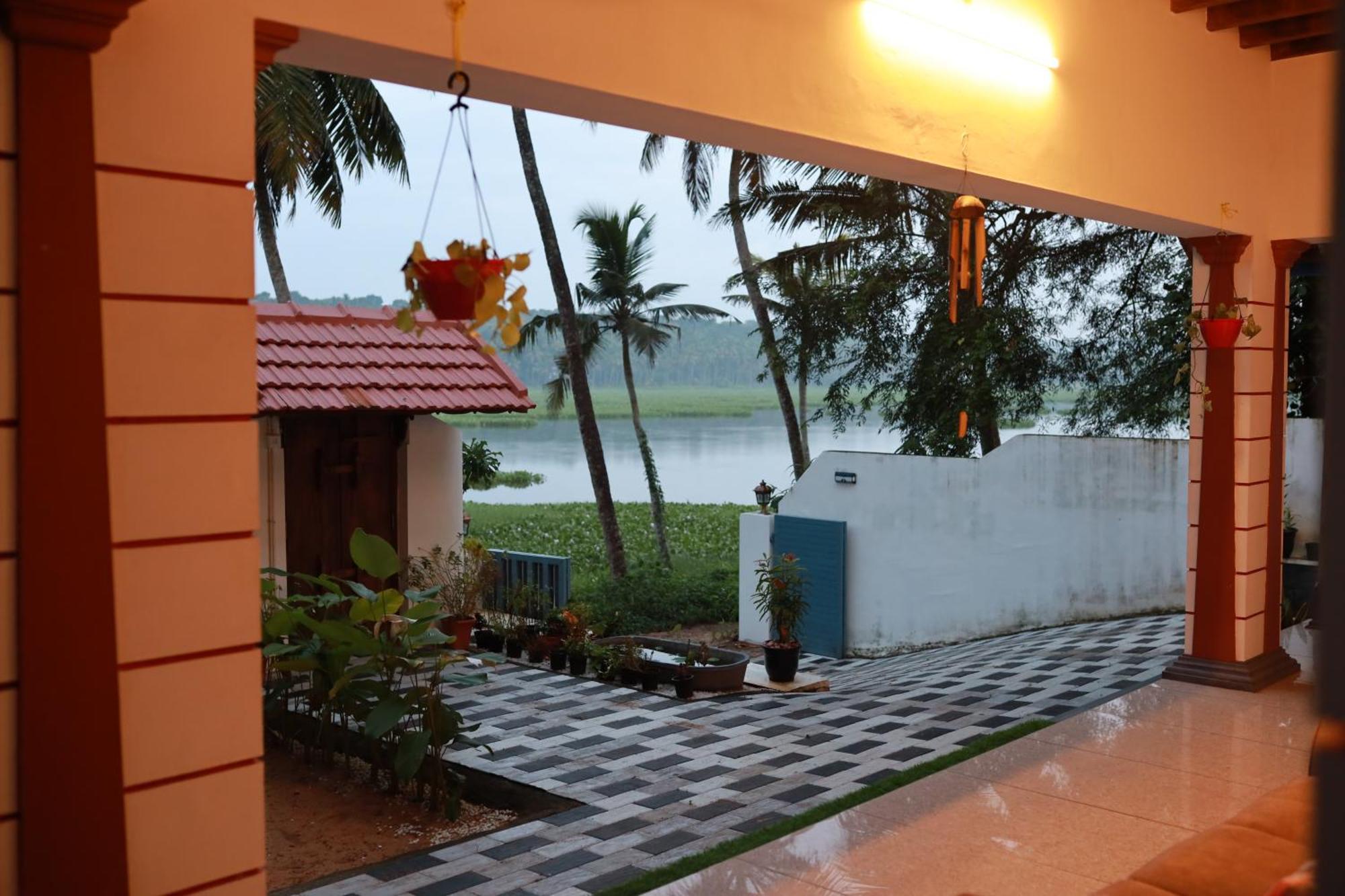 Kovalam Lake View Villa Vellayani Экстерьер фото
