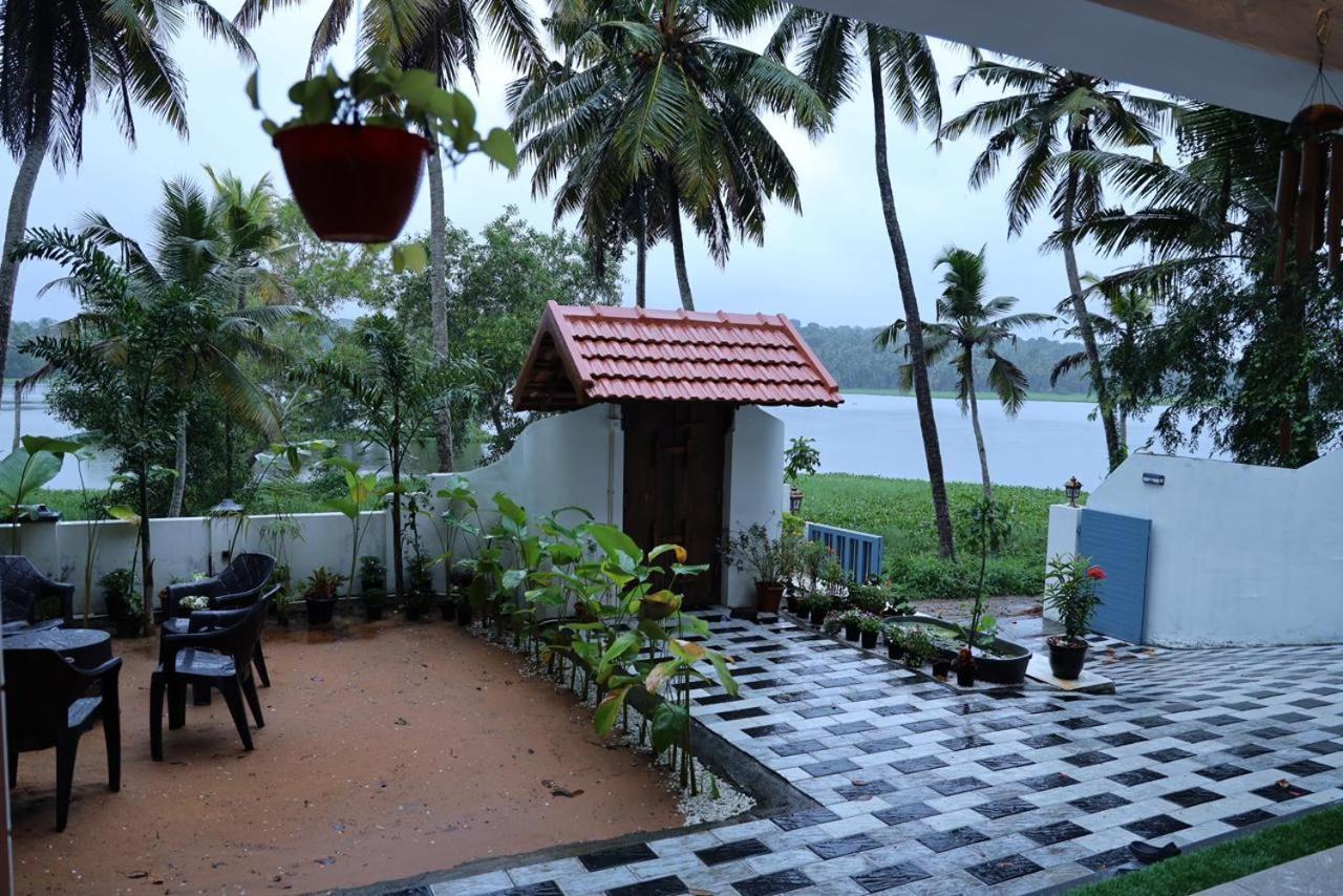 Kovalam Lake View Villa Vellayani Экстерьер фото